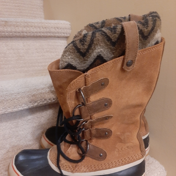 Hand crafted SOREL Waterproof  winter Boots - Picture 8 of 10